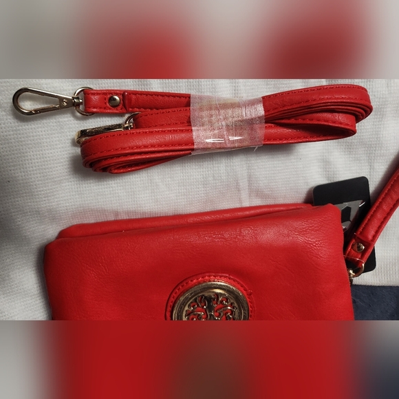 H, RED PURSE, DECOR ON FRONT, CROSSBODY/SHOULDER OR WRISTLET STYLE BAG - Picture 3 of 12